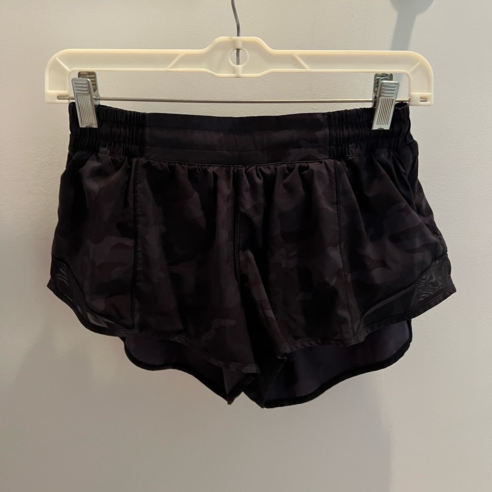 Lululemon Hotty Hot Low-Rise Lined Short 2.5” Size 8